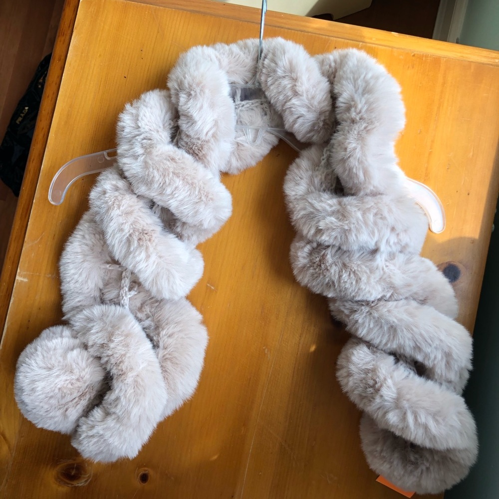 Faux fur knitted scarf!